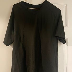 Men's Lululemon Metal Vent Tech Shirt. V Neck. Size M. Black